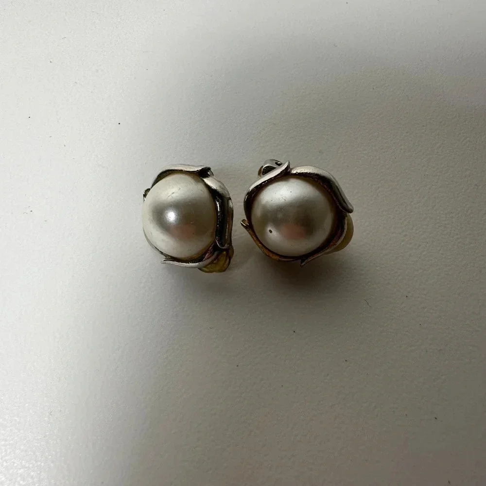 Set of two vintage  clip on earrings - Picture 6 of 6